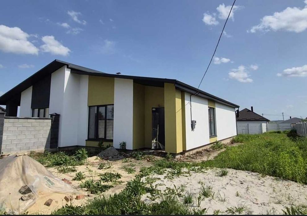 Продам класний котедж  з внутрішніми роботами та великою ділянкою!!!