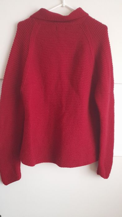 Жіночий светер..