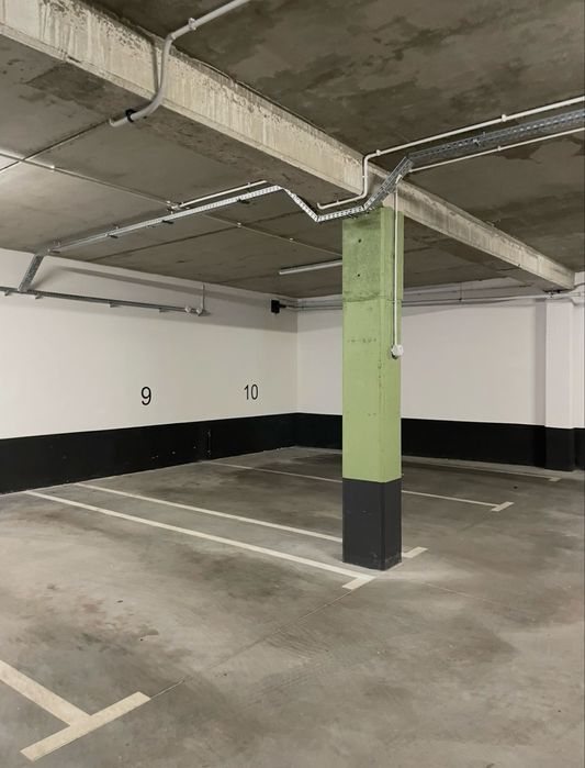 Miejsce postojowe w hali - scisle centrum