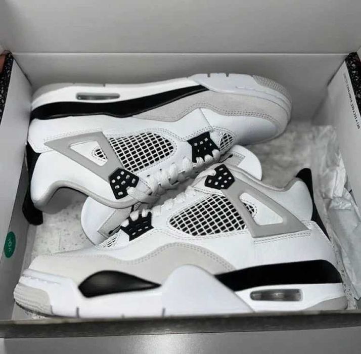 Jordan 4 retro Military black R.42