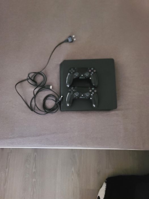 Ps4 com dois comandos