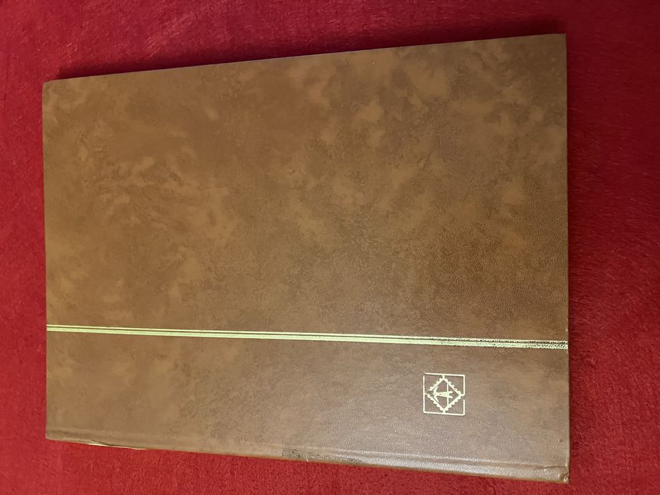 Album / Classificador Leuchtturm com coleção de selos