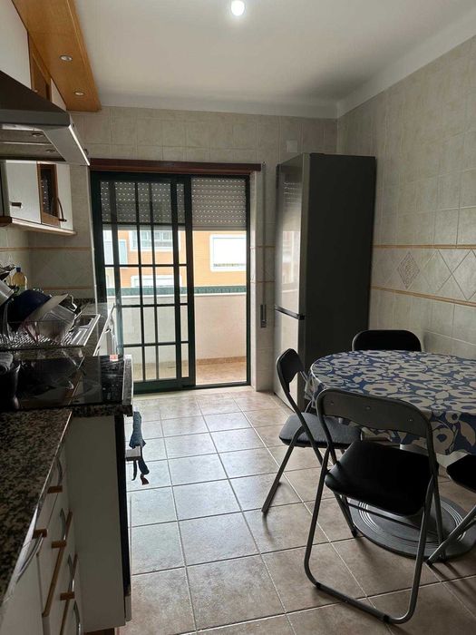 Alugo quarto casal ou 2 rapazes/raparigas em Alhos Vedros - Moita