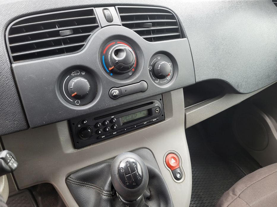 Renault Kangoo / 1,5 diesel / klima / rozsuwane drzwi / zarejestrowane /