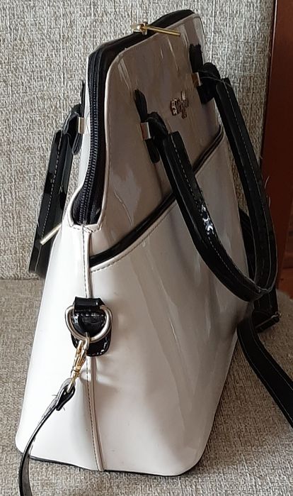 Beżowo-śmietankowa torebka