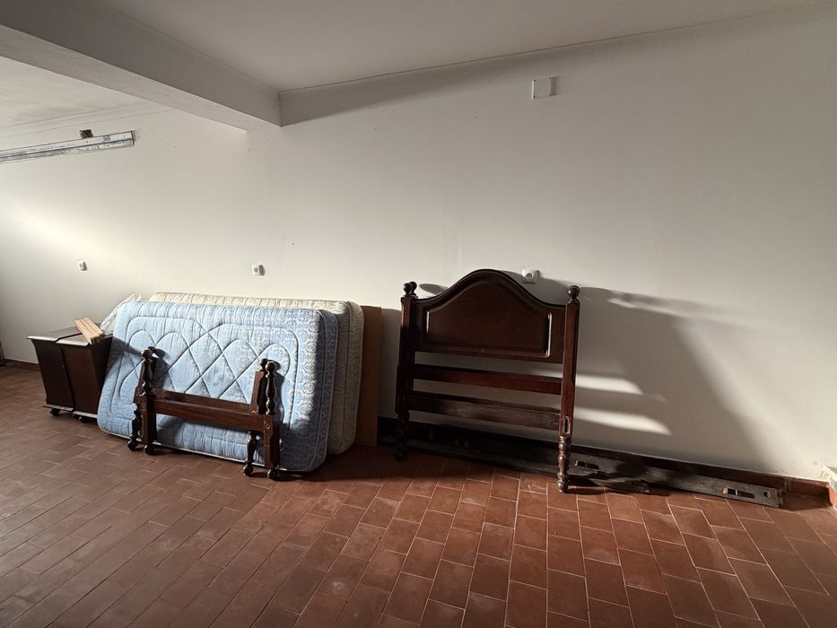 Camas e mobilia de quarto