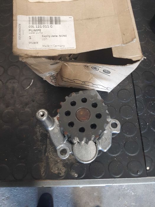 Vendo 2 bombas de água Novas  VW 2,0 PD