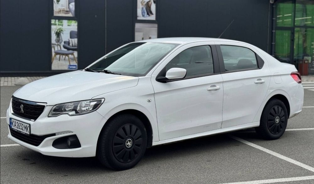 Здається автомобіль в аренду.