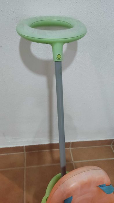 Triciclo de criança com oferta de segundo triciclo