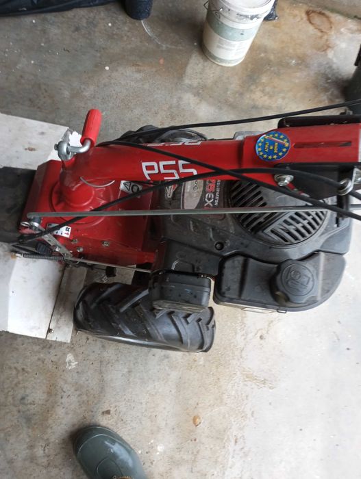 Motocultivador com capinadeira/ pente