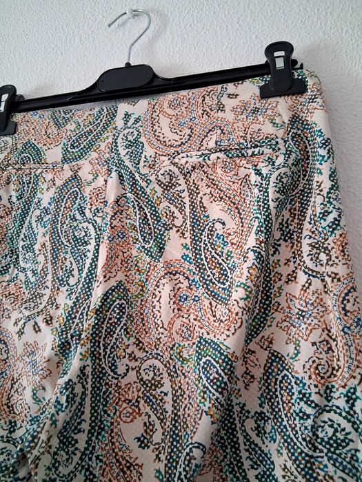 Calça e blusa Zara.