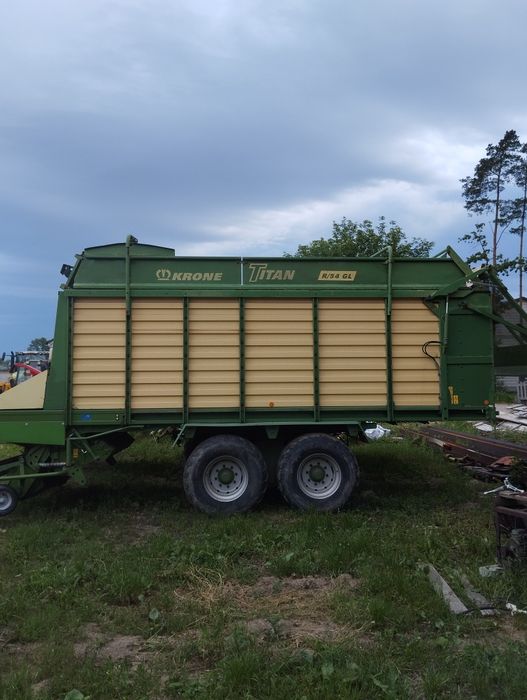 Przyczepa samozbierająca Pottinger Europrofi 5000. Krone R/54 GL