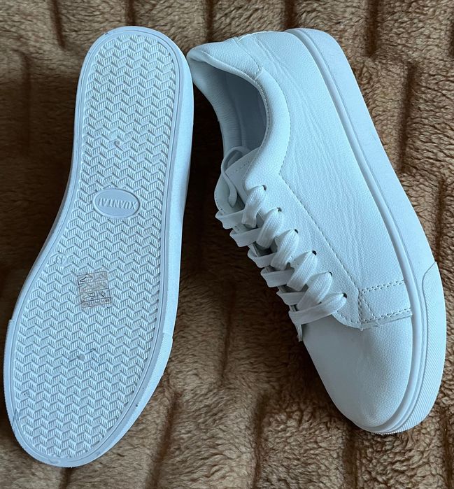 Białe klasyczne sneakersy trampki Unisex wkładka 26 cm