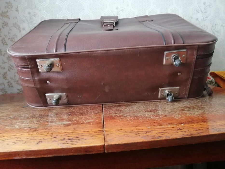 Продам валізу великого розміру
