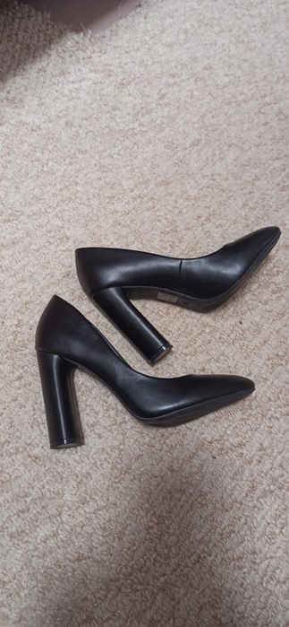 Туфлі 37 розміру