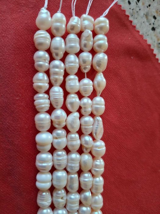 Натуральні перли на п'яти нитках