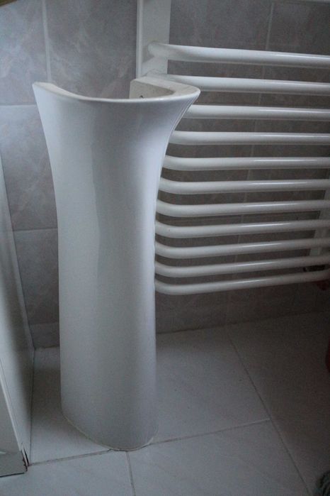 postument ceramiczny ,noga pod umywalkę