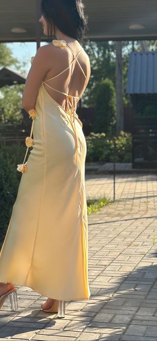 Сукня жовтого кольору