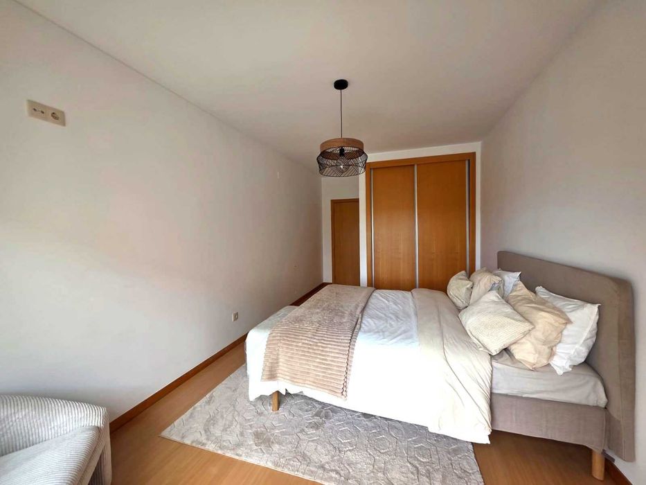 Apartamento T2 com Box e Varandas