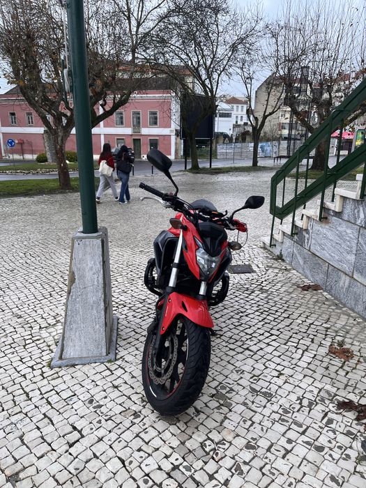 CB500F Honda 2016 A2 mota muito cuidada e revisoes feitas.