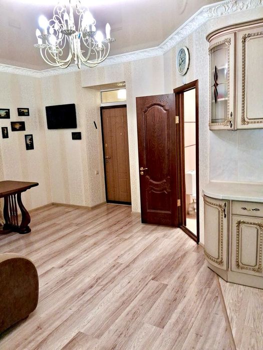 Квартира 3 комнаты, сталинка ЮТЗ, отдельный вход.: 100 000 € - Продажа ...