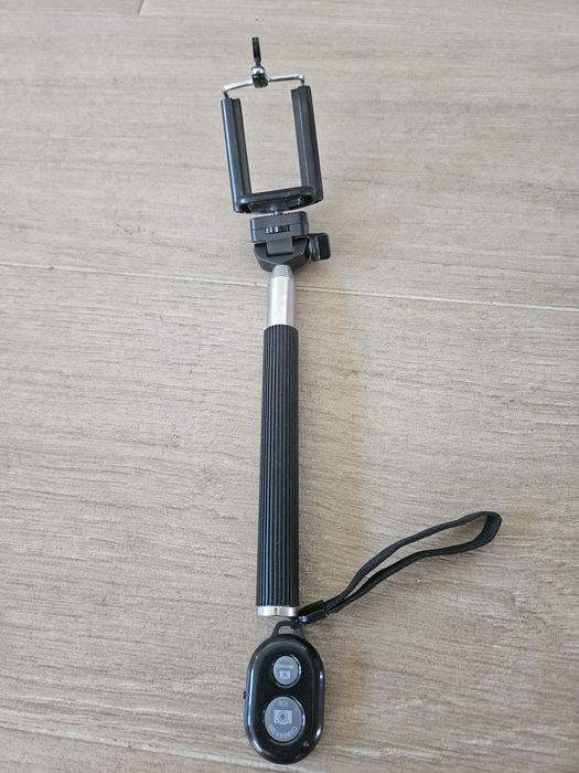 Selfie stick tira fotos smartphone