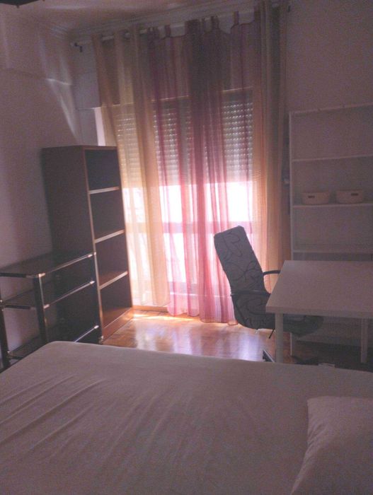 Quarto mobiliado Arroios