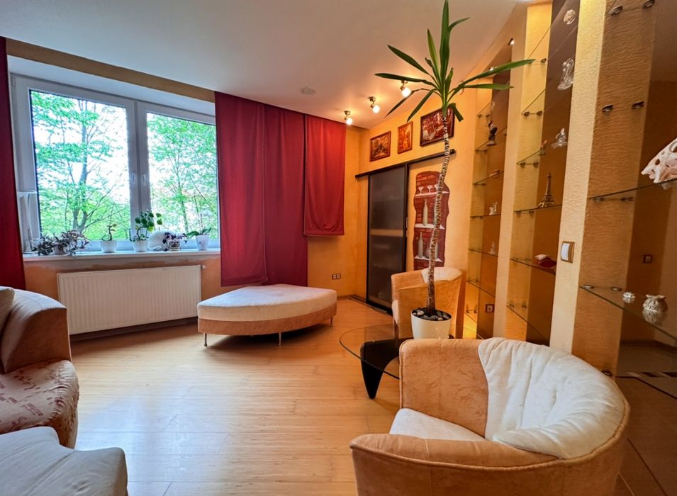 Продаж 3-кімнатної квартири 160 м.кв., вул О. Олеся