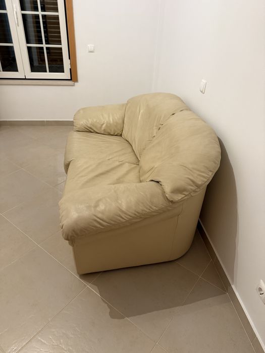 Sofá de pele Bege