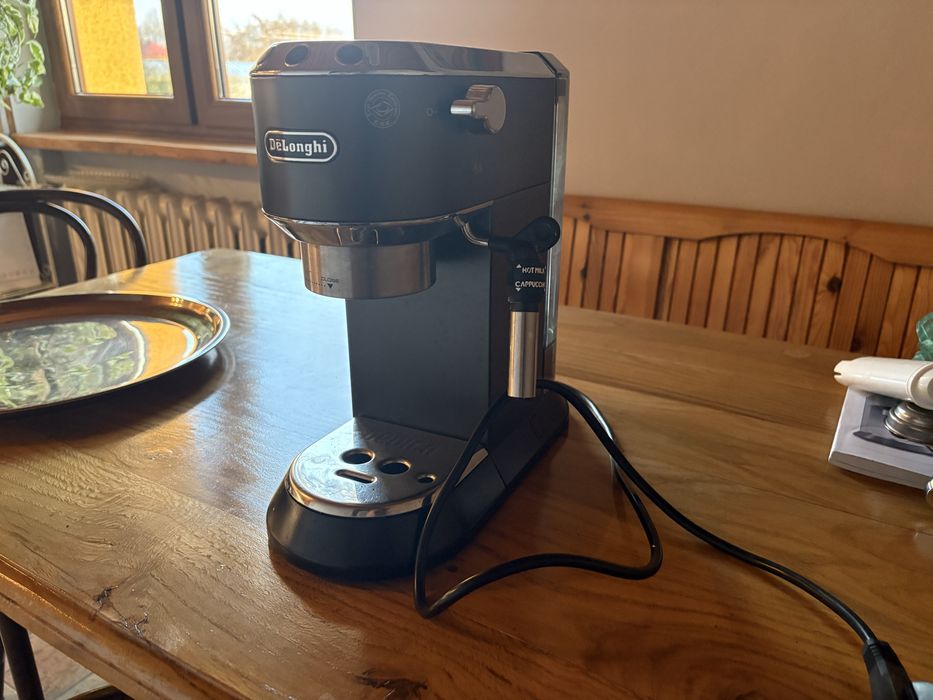 ekspres do kawy DeLonghi Dedica Style EC685.BK