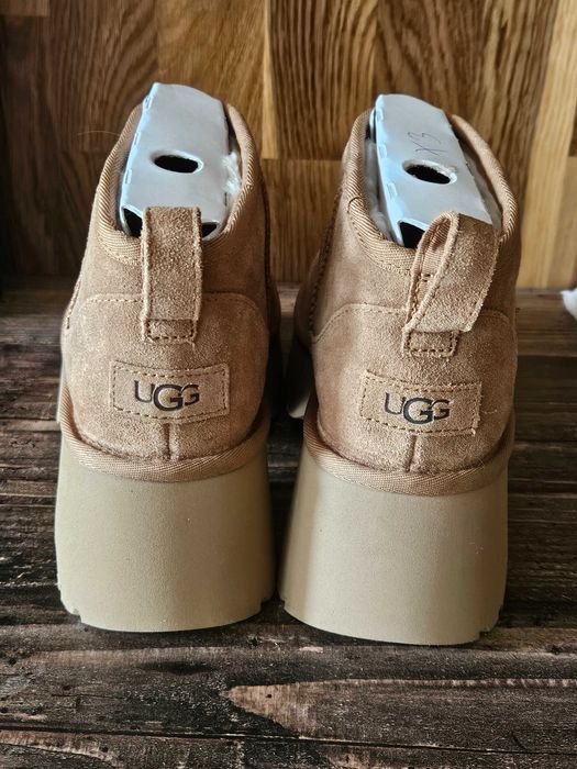 Продам ботинки UGG