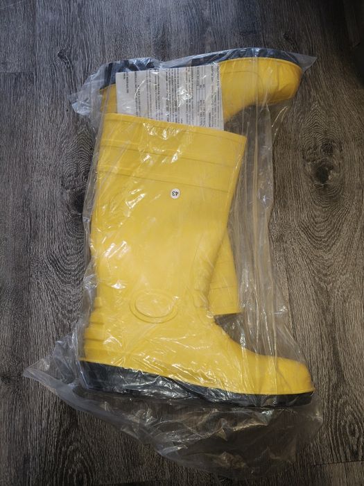 Резиновые сапоги