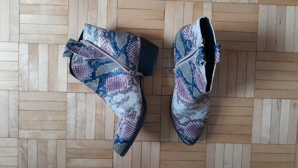 Tamaris botki kowbojki 39