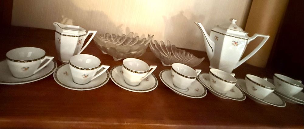 Serviço de café de 1922 a 1947 da Vista Alegre com 7 chávenas