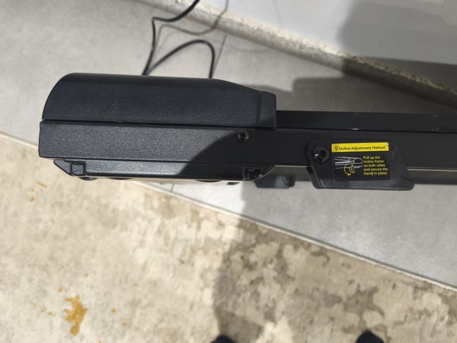 Passadeira Elétrica / Walking Pad Dobrável 2.5 HP (Até 130 kg) – Como Nova