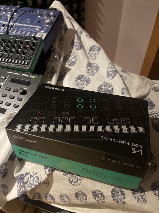 Roland S-1 synth
