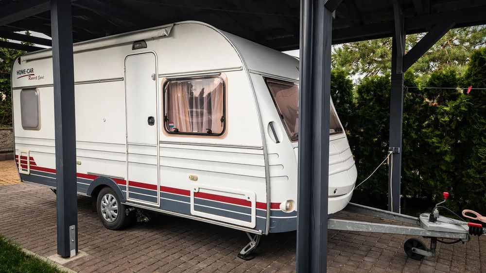 Home-Car 14125  ​Zadbana przyczepa Home-Car (2002) | DMC 1300 kg | Bogate wyposażenie