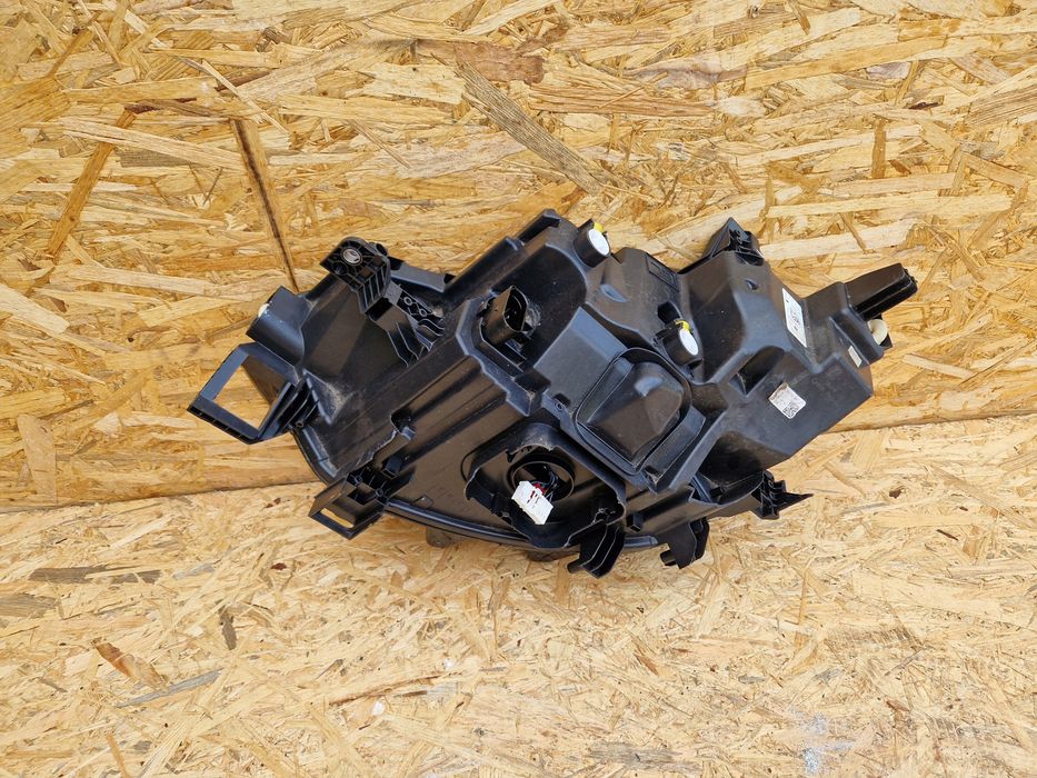 lampa prawa przód vw id3 full led