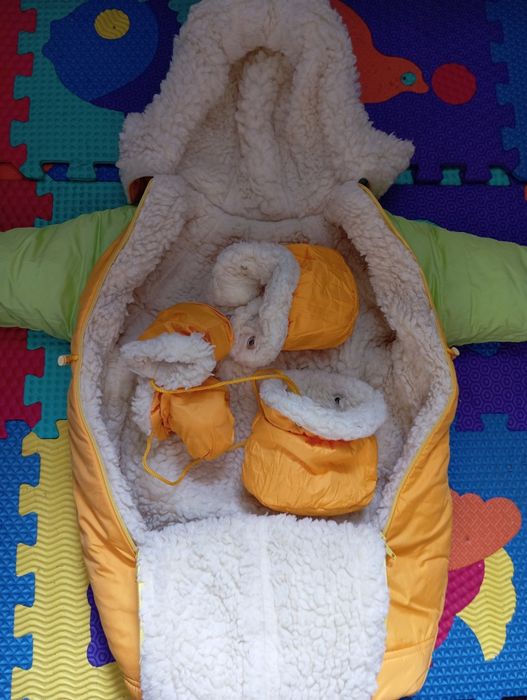 Комбінезон трансформер 0-12 місяців зимні синій та жовто-салатовий бу,