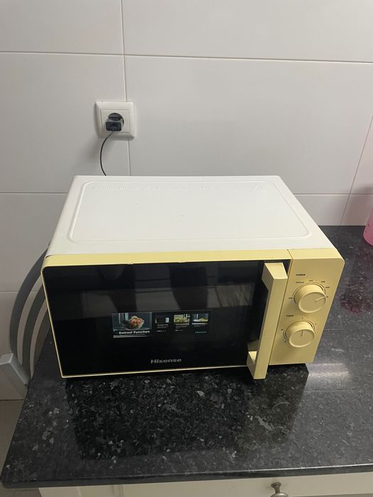 Microondas Hisense 700
