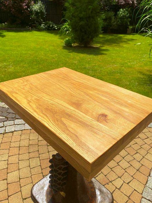 Stół ekspozycyjny, antyk, industrialny