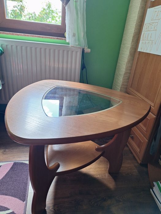 Stolik kawowy z szybą