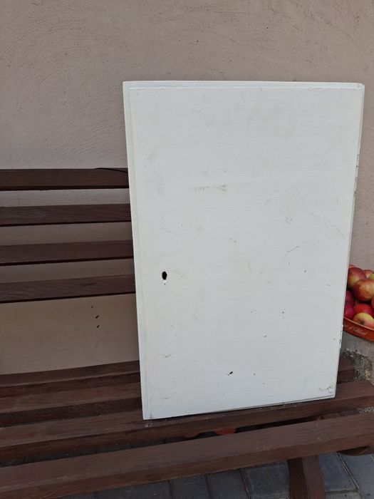 Bardzo stara szafeczka do powieszenia ze skrytką