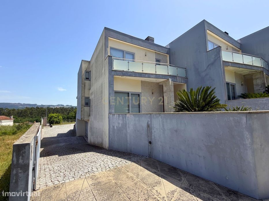 Semi-Detached House in Lodares, Lousada