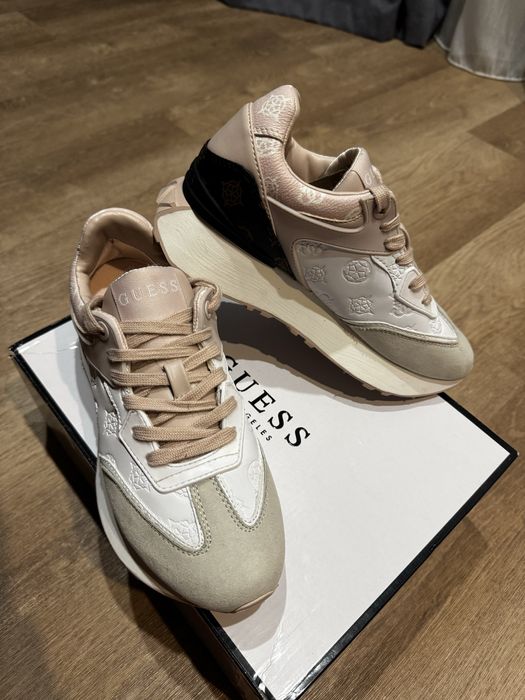 Кросівки GUESS ,оригінал