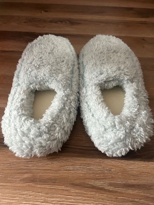 Kapcie podgrzewane 42 super na zimę nowe