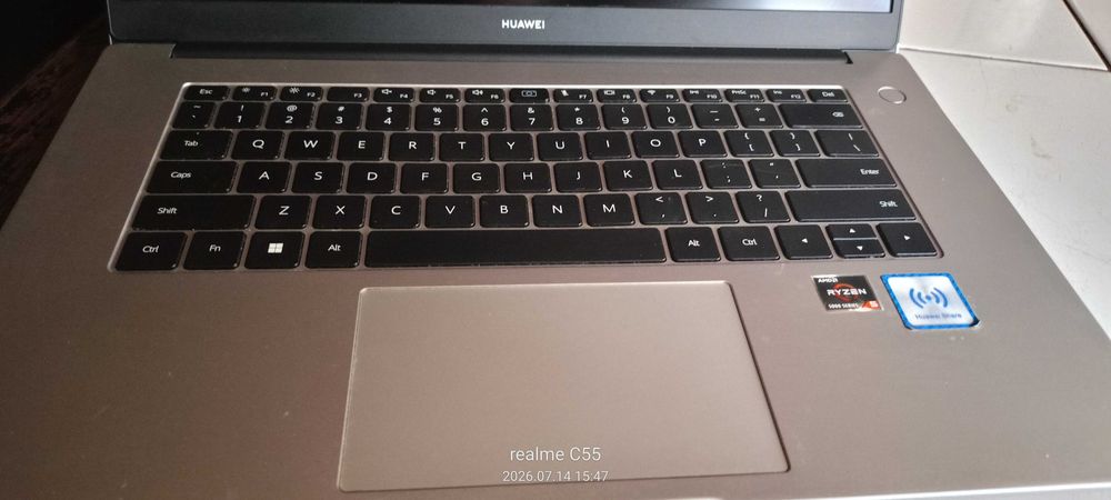 sprzedam laptop HUAWEI BoM-WDQ9
