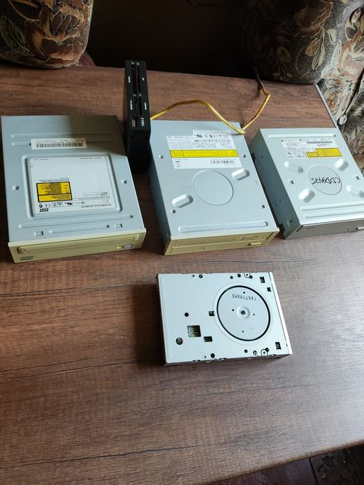 Продам сидиромы , картридер!