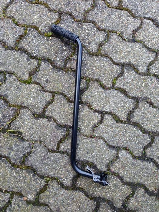 Prowadnik kijek do rowerka dziecięcego.