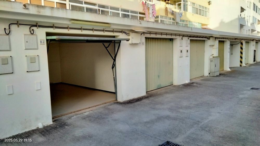 VENDO Garagem Box p 1 carro em condomínio protegido